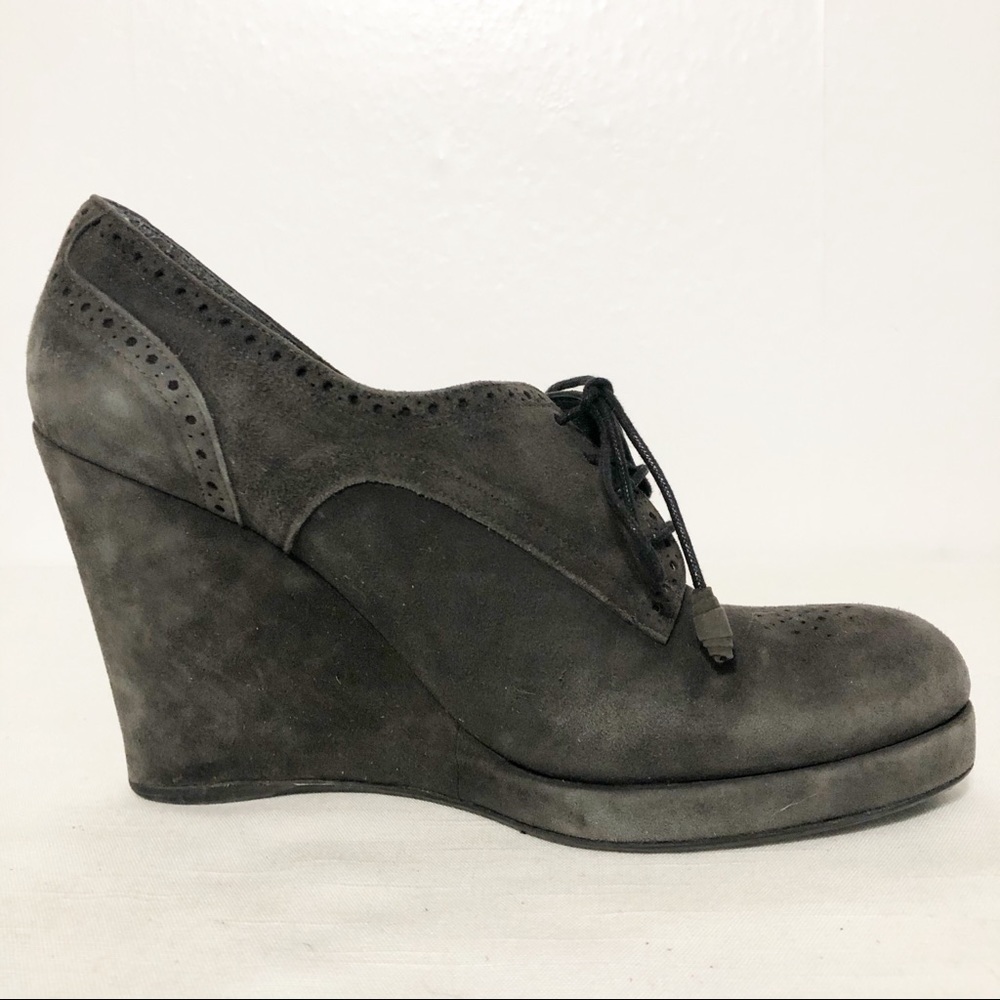 Stuart Weitzman 8.5 M suede Oxford wedge